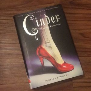 Cinder by Marissa Meyer
